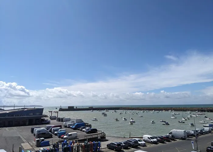 La Vigie Sur Le Port