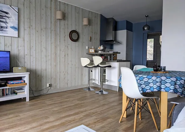 La Vigie Sur Le Port