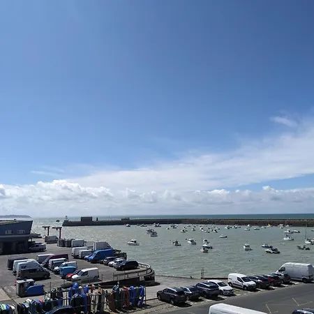 La Vigie Sur Le Port