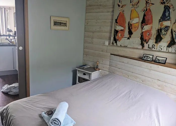 La Vigie Sur Le Port